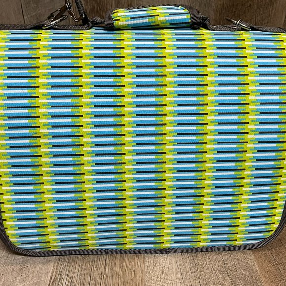 Pet carrier, Soft Sided Pet Travel Carrier, Small Size. - Picture 4 of 6